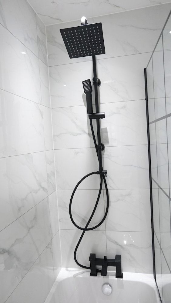 Modern House - 3 Bedrooms - 1 Bath - Mancity House 9