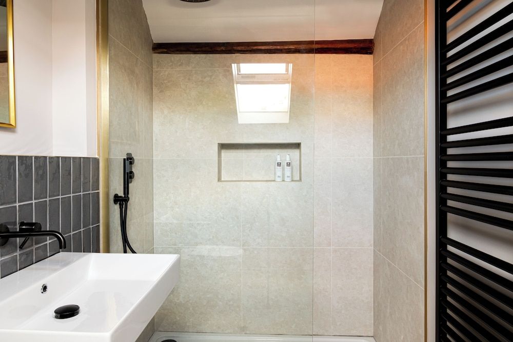 Domain Boutique Rooms Deluxe Room, 1 King Bed, City View 8