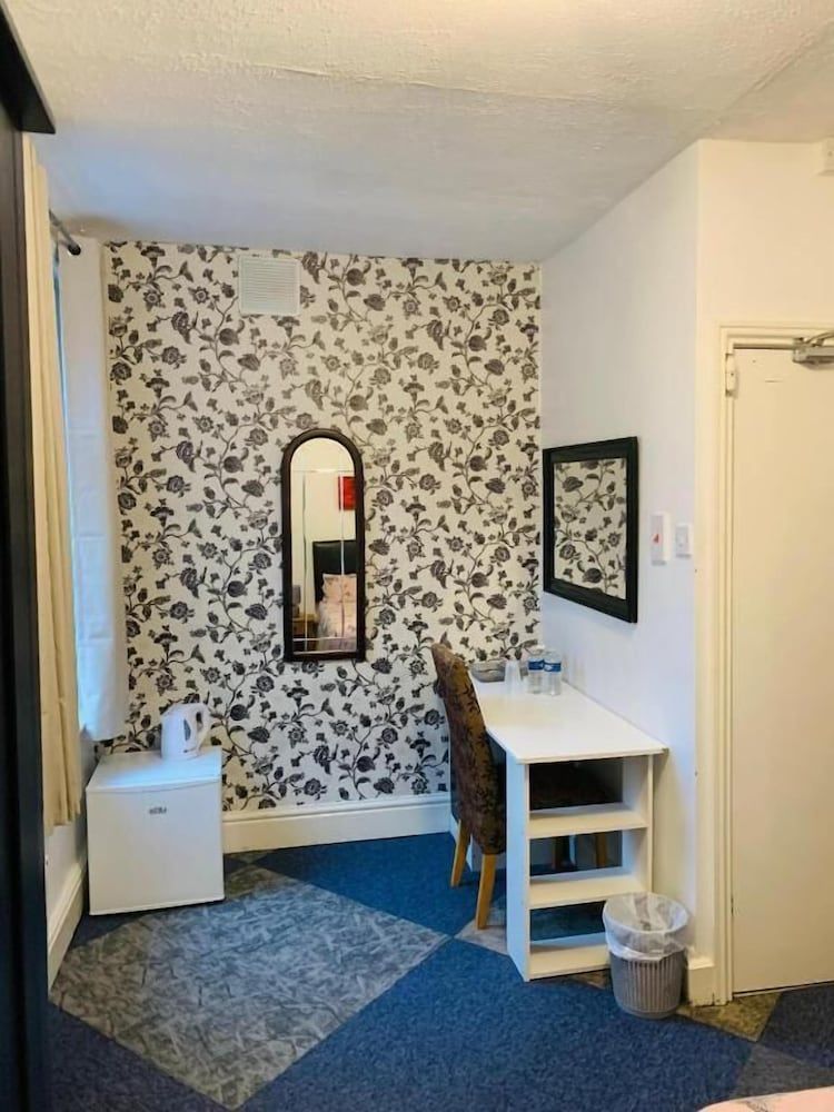 Aindale Hotel Blackpool Comfort Triple Room 5