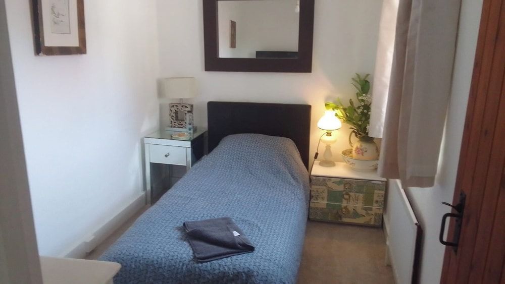 4 Bed-2 Bath-bar-pool Table-library- Xmas Venue