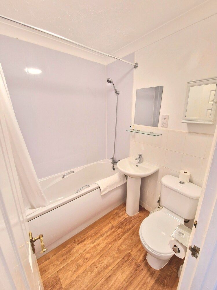 The Kensington Twin Room 3