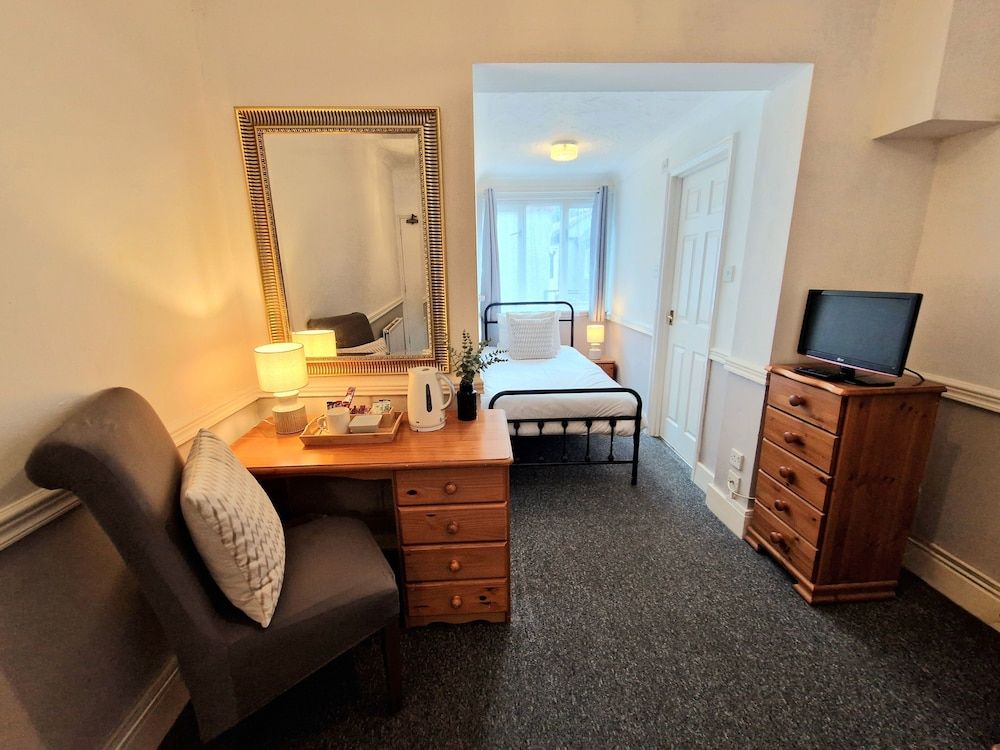 The Kensington Single Room 2