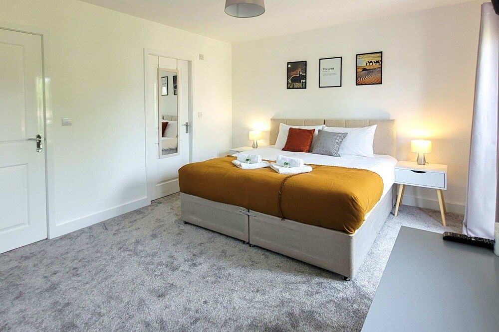 Last Minute Deals 4BR House of Four Chimneys House 10