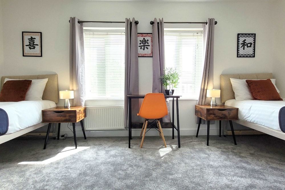 Last Minute Deals 4BR House of Four Chimneys House 18