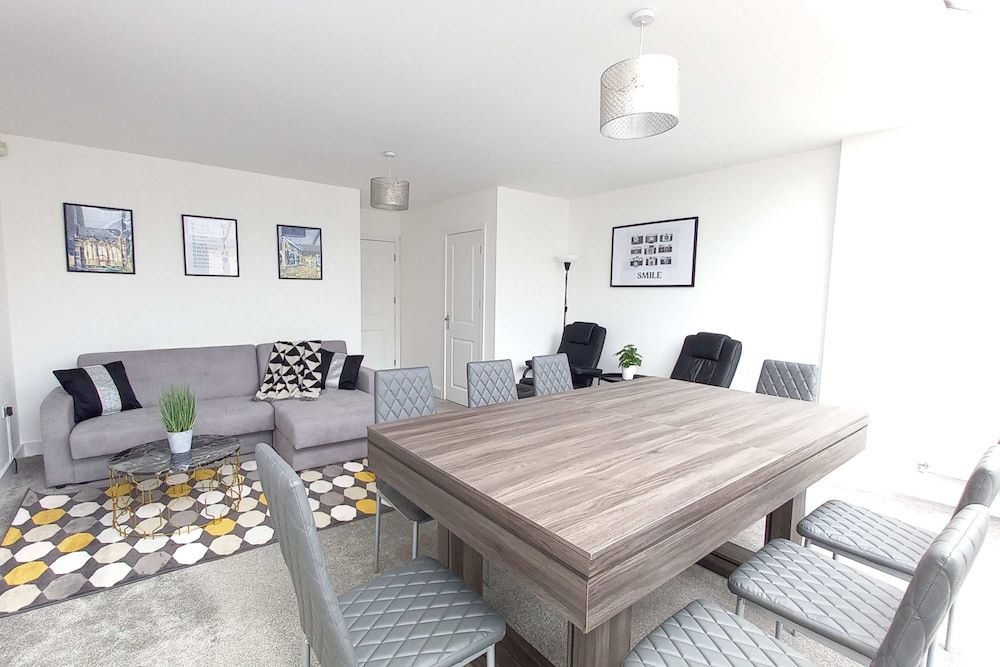 Last Minute Deals 4BR House of Four Chimneys House 2