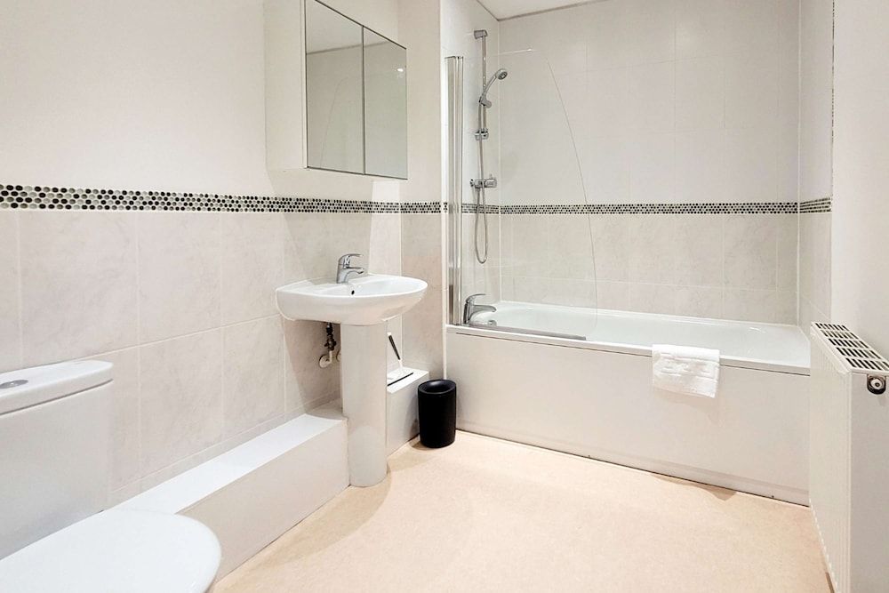 Last Minute Deals 4BR House of Four Chimneys House 15