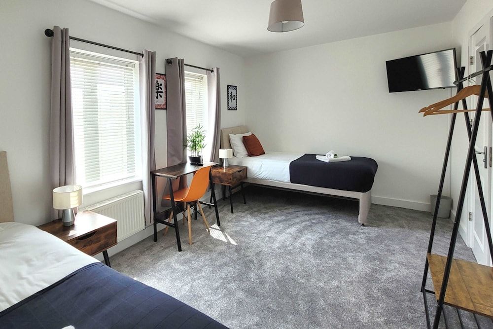 Last Minute Deals 4BR House of Four Chimneys House 5