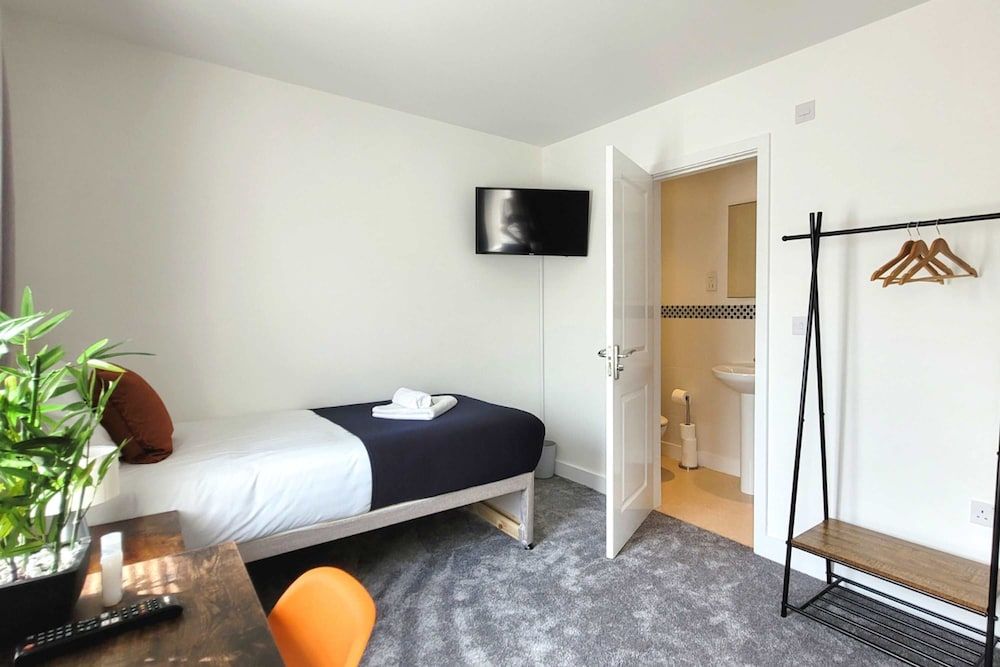 Last Minute Deals 4BR House of Four Chimneys House 4