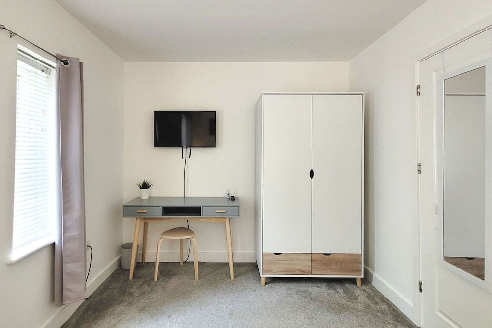 Last Minute Deals 4BR House of Four Chimneys House 20