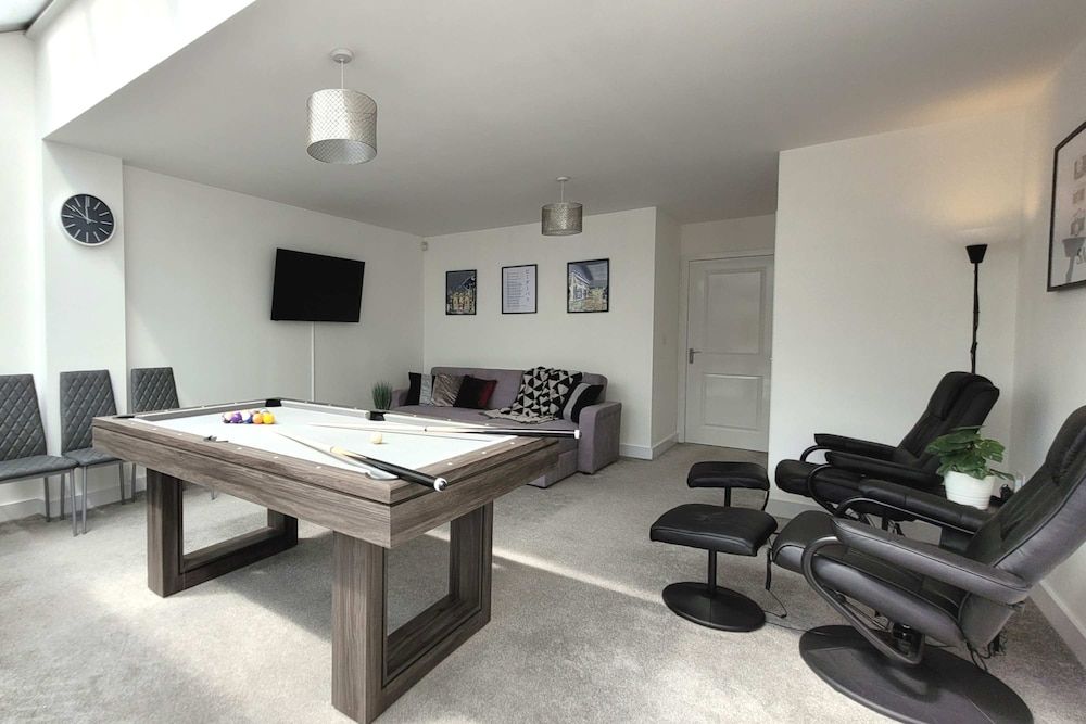 Last Minute Deals 4BR House of Four Chimneys House 19