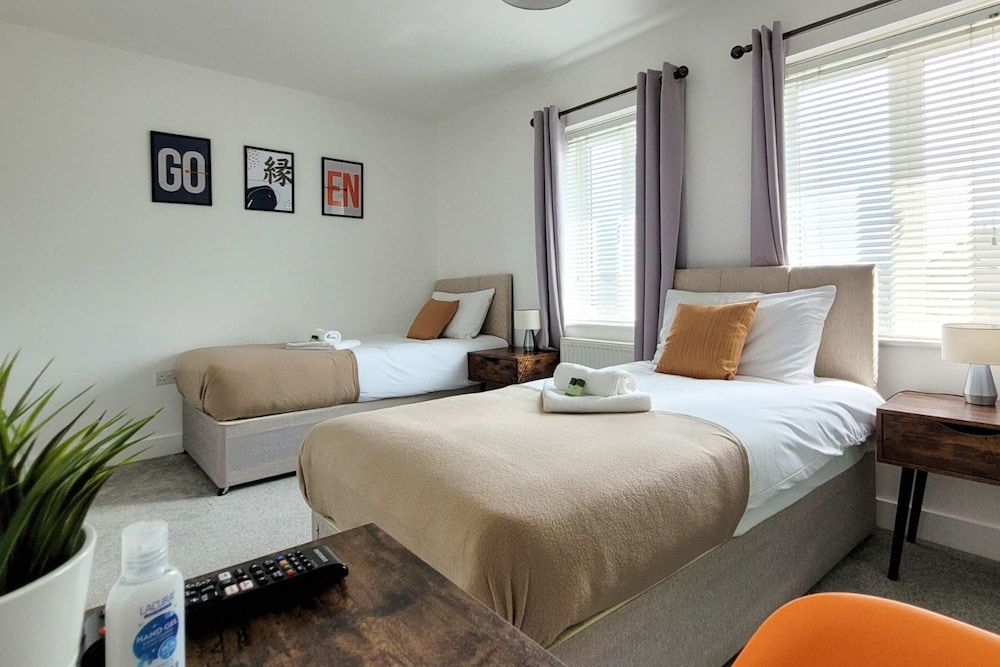 Last Minute Deals 4BR House of Four Chimneys House 11