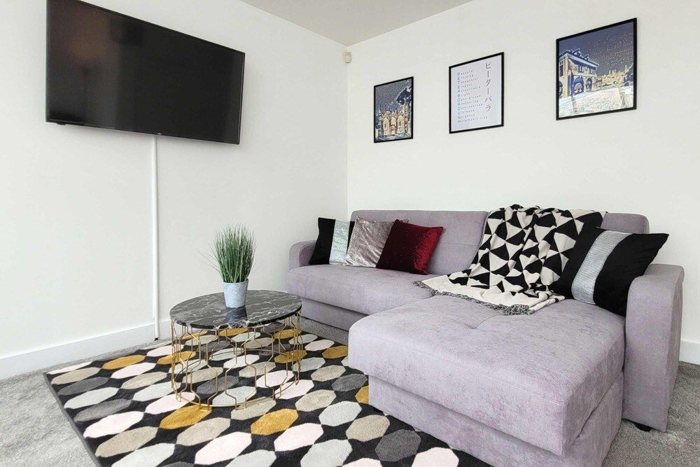 Last Minute Deals 4BR House of Four Chimneys House 3