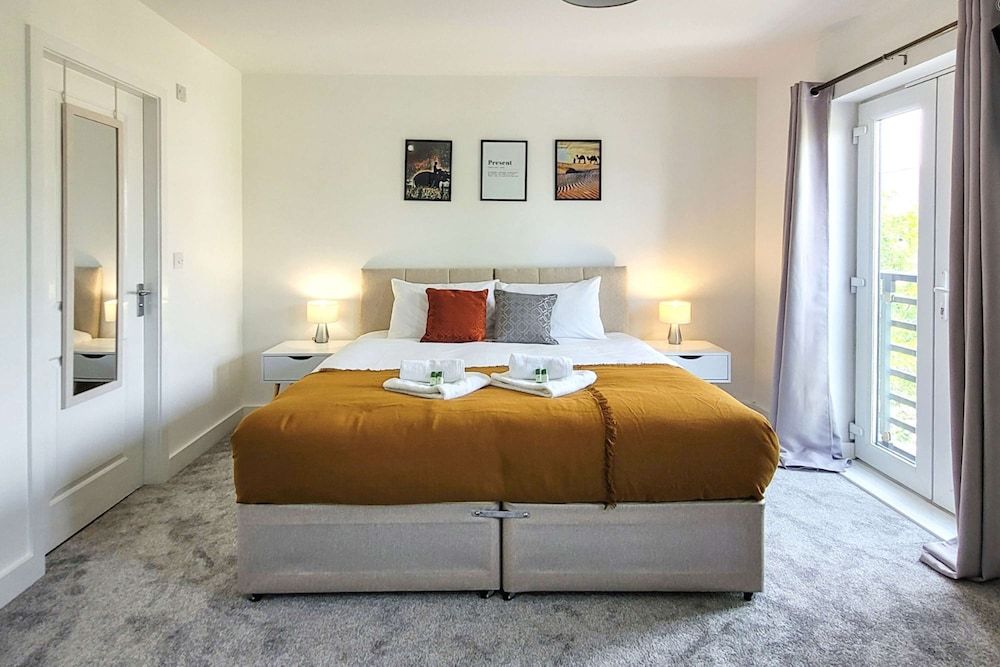 Last Minute Deals 4BR House of Four Chimneys House 9