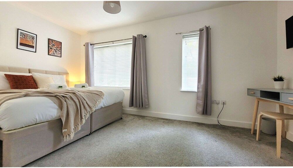 Last Minute Deals 4BR House of Four Chimneys House 7