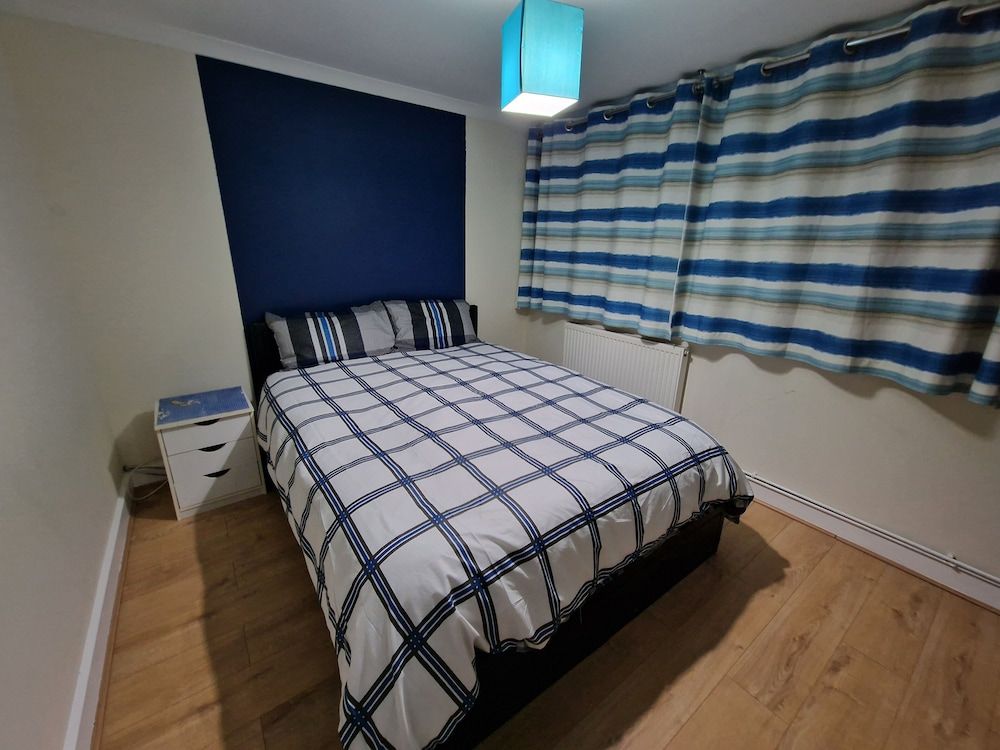 SnoozeDen Chalvey – Free Parking, Near M4 J6 Standard Double Room, 1 Double Bed (Shared) 4