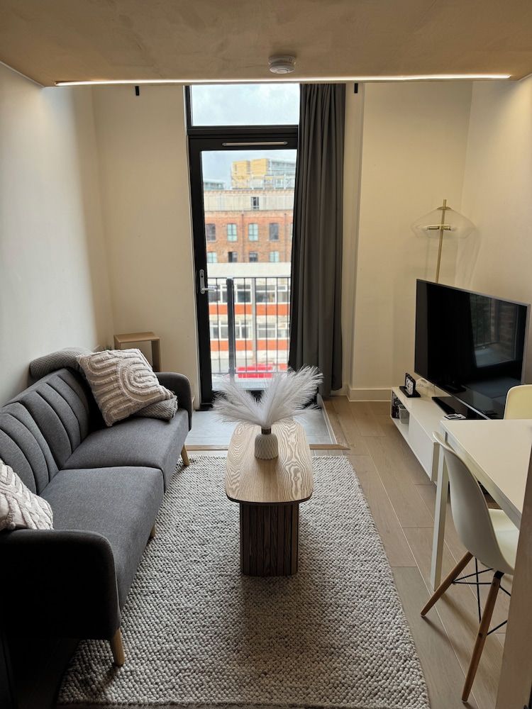Manchester Central Duplex Apartment Balcony & Free Parking Apartment, 1 Bedroom, Balcony, City View 13