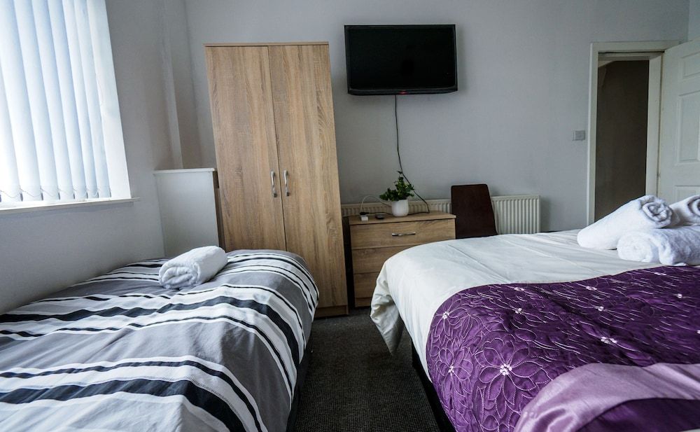 Apartment, Hill View