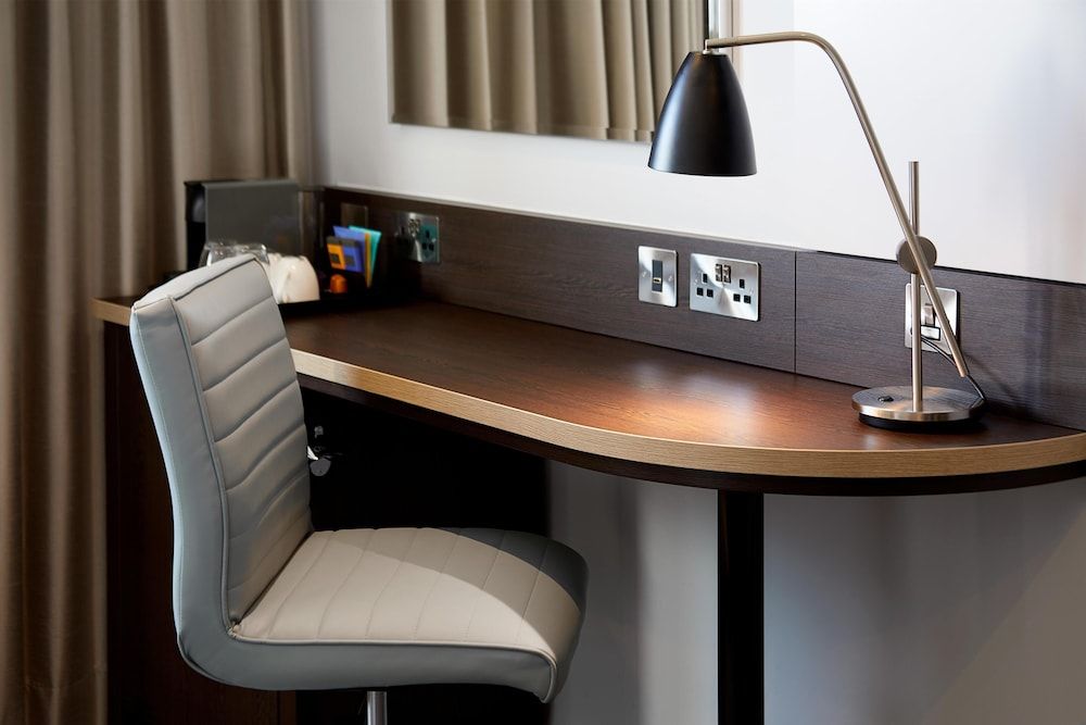 Premier Inn Eastbourne - Polegate Superior Double Room 5