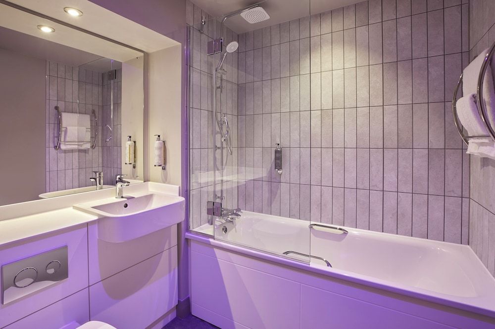 Premier Inn Durham City Centre - Walkergate Family Triple Room 2