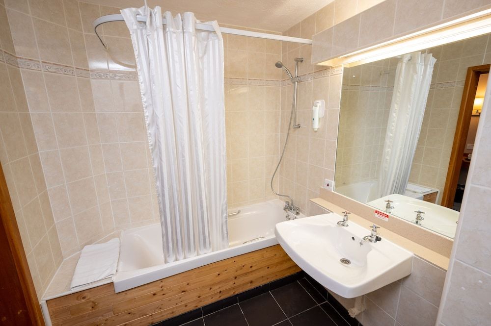 Bridge Inn by Greene King Inns Double Room 6