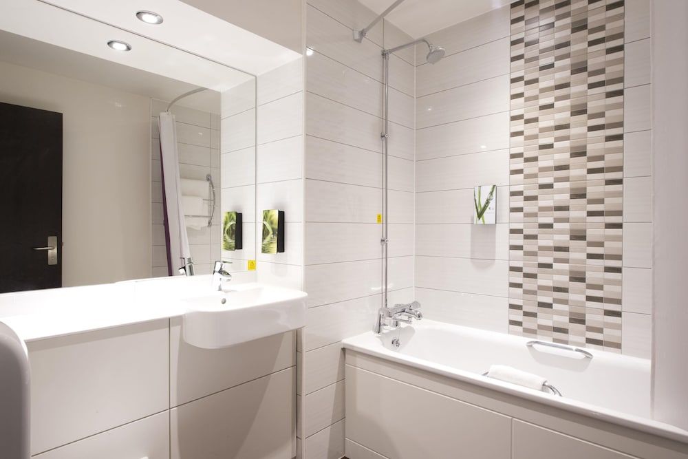 Premier Inn Felixstowe Town Centre Standard Double Room 2