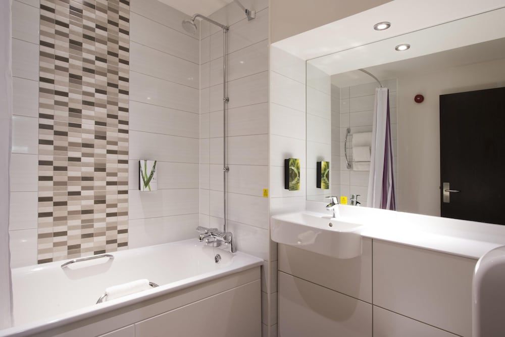 Premier Inn Beverley Town Centre Family Quadruple Room 2