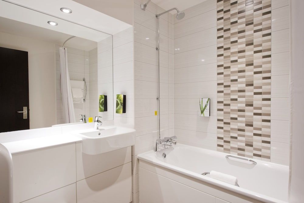 Premier Inn Bristol Cc - Lewins Mead Family Quadruple Room 2