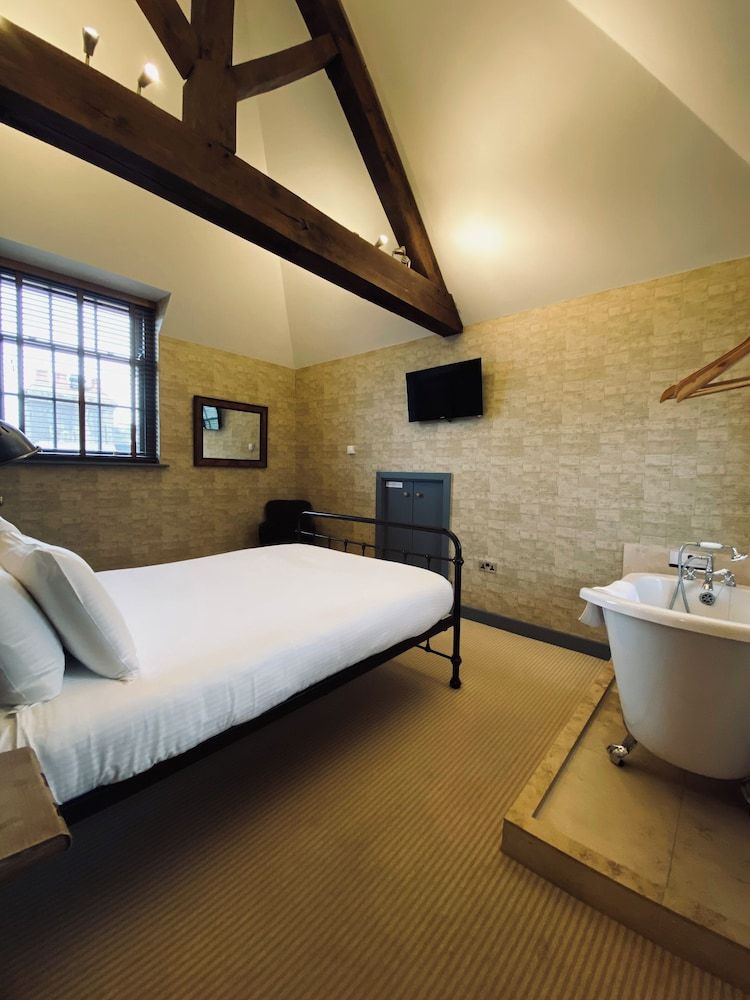 The Black Hole Double Room (Attic room - child up to 14years)