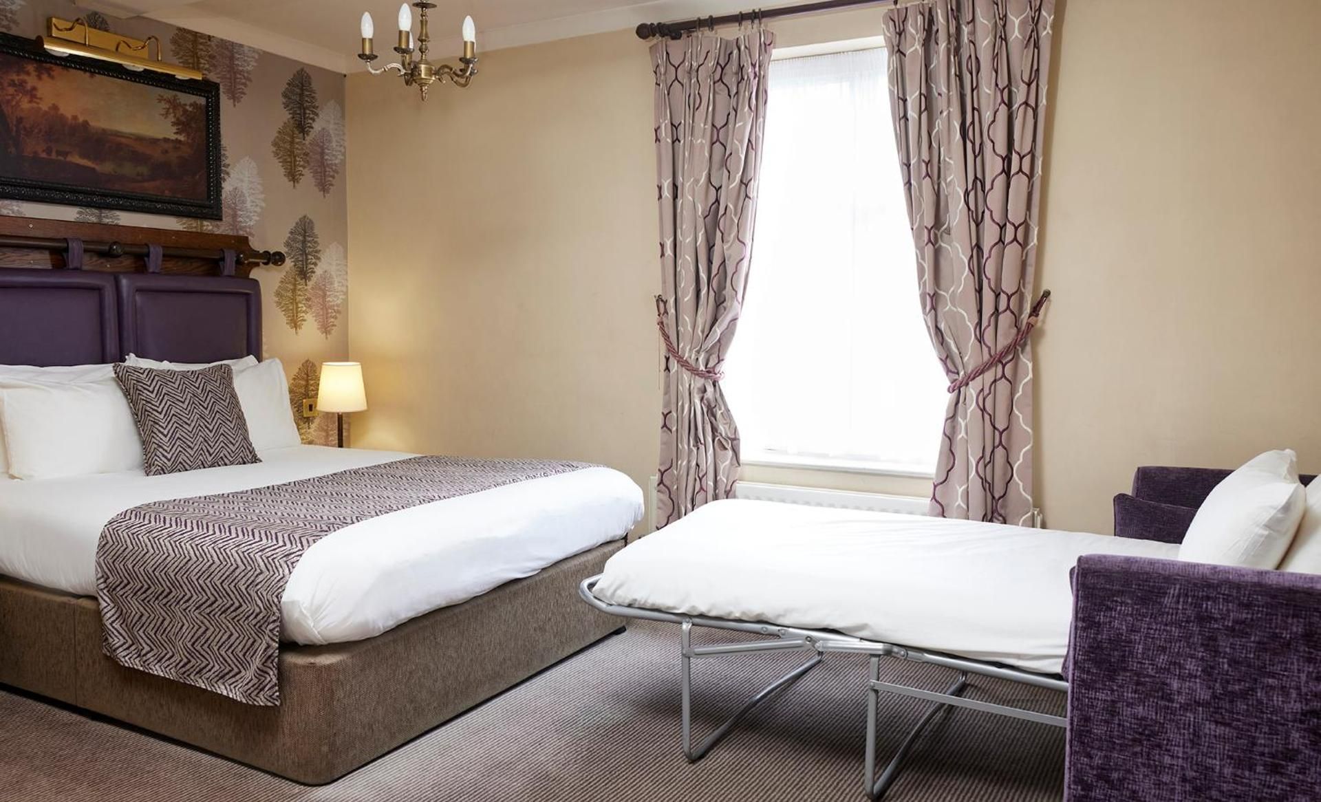 Family Room (2 Adults + 1 Child)