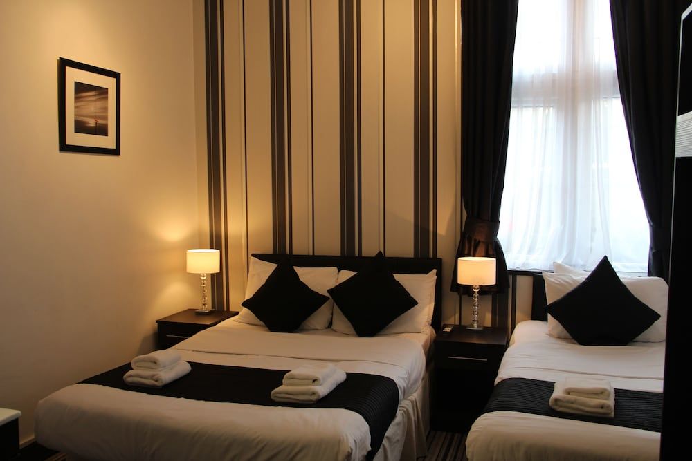 The Firs Lodge Triple Room