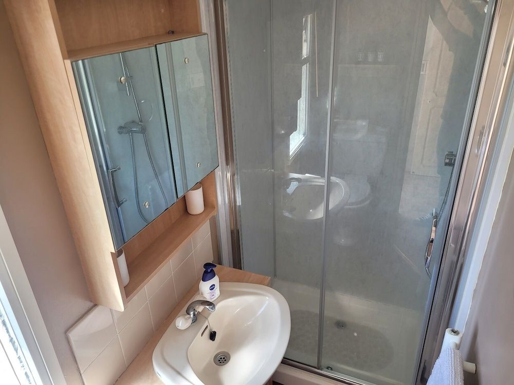 The Kings Head inn Comfort Mobile Home, Ensuite, Garden View (pet friendly) 3