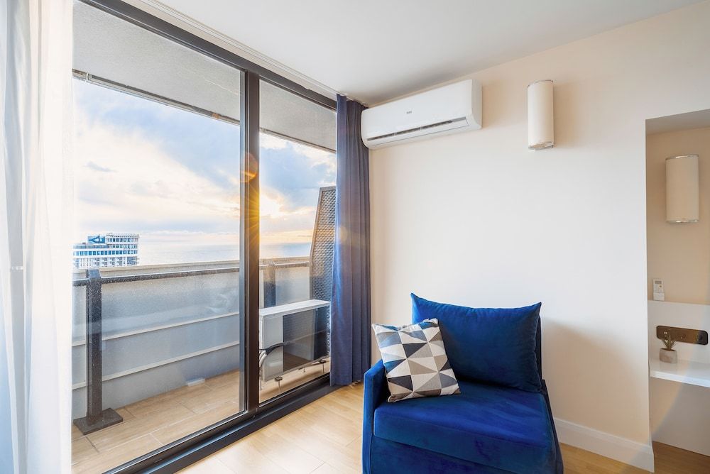 Home Hub Superior Studio 8