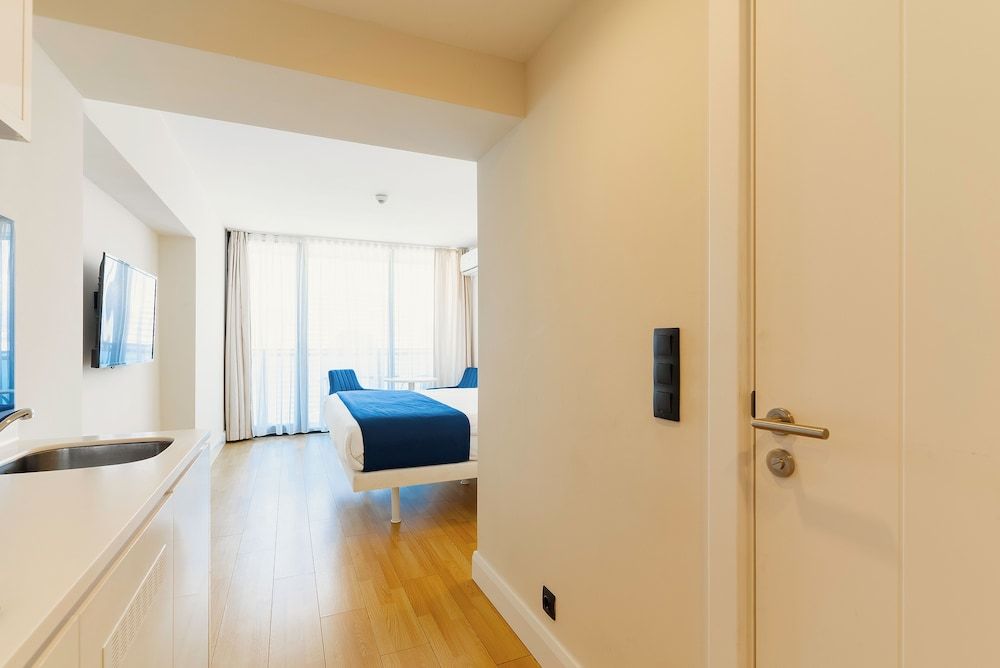 Home Hub Superior Studio 10