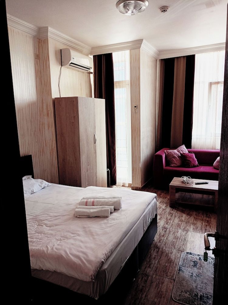 Batumi inn Hotel Twin Room, Balcony, City View 2