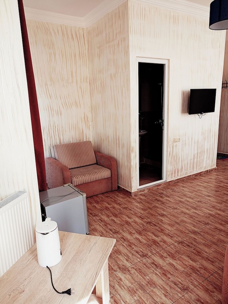 Batumi inn Hotel Twin Room, Balcony, City View 9