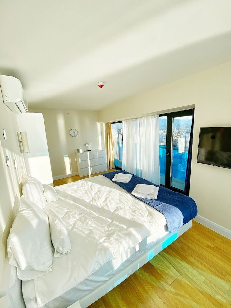 Deluxe Suite, 2 Bedrooms, Balcony, Sea View