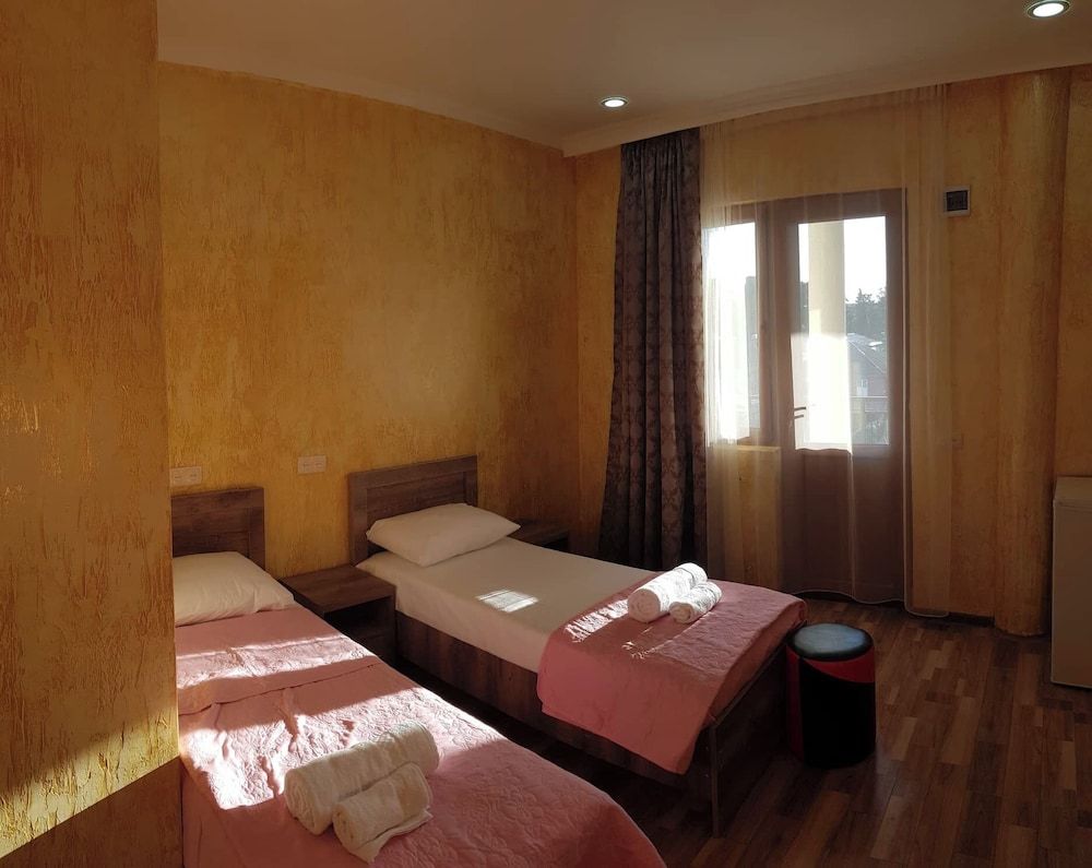 Basic Double or Twin Room, Mountain View