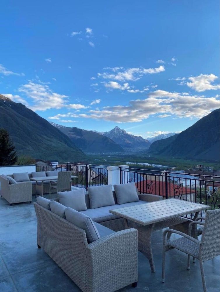 MOOD HOTEL KAZBEGI Deluxe Double Room 6