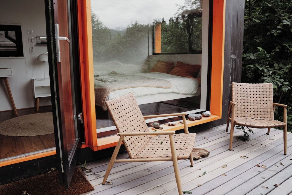 Chateau Chapiteau Comfort Cabin 2