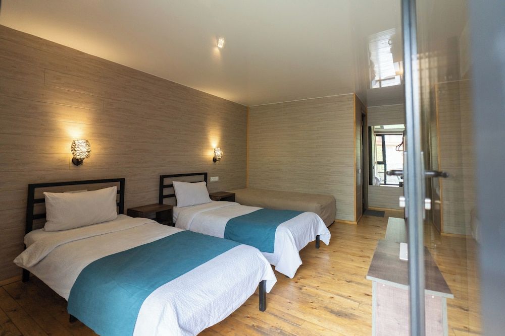 Kazbegi Cottages Standard Triple Room, Mountain View 3