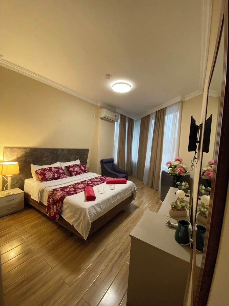 Grand Central Classic Double Room, City View 4