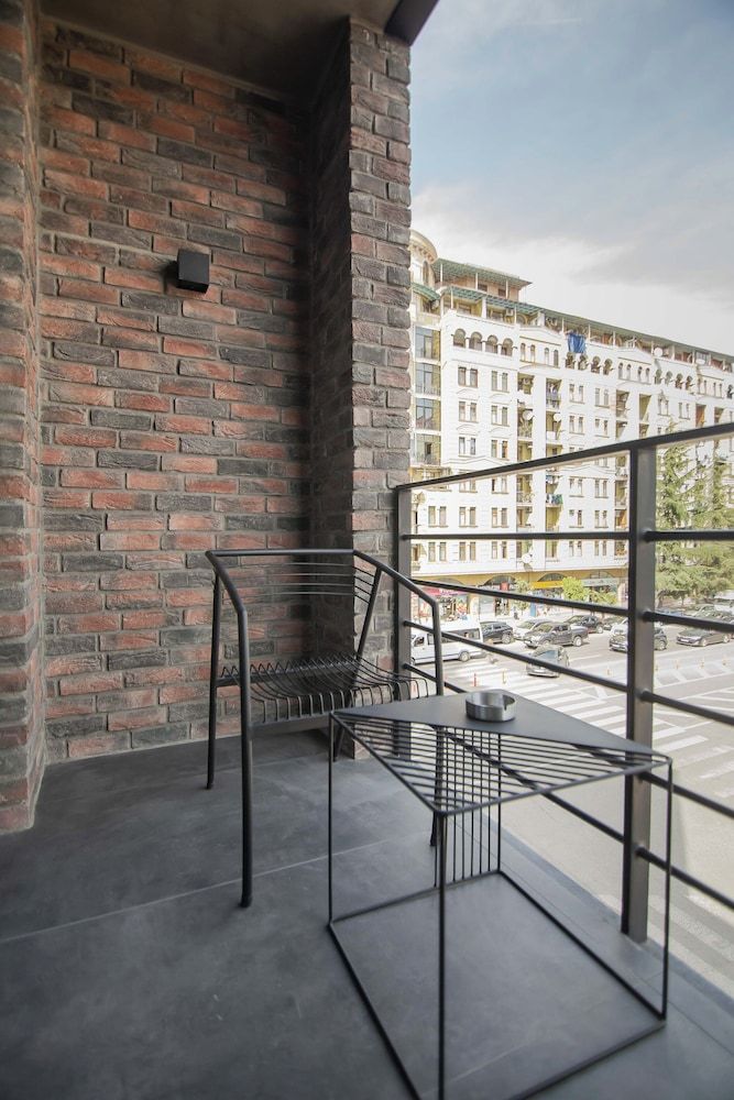 CH51 Standard Double Room, Balcony, City View 2