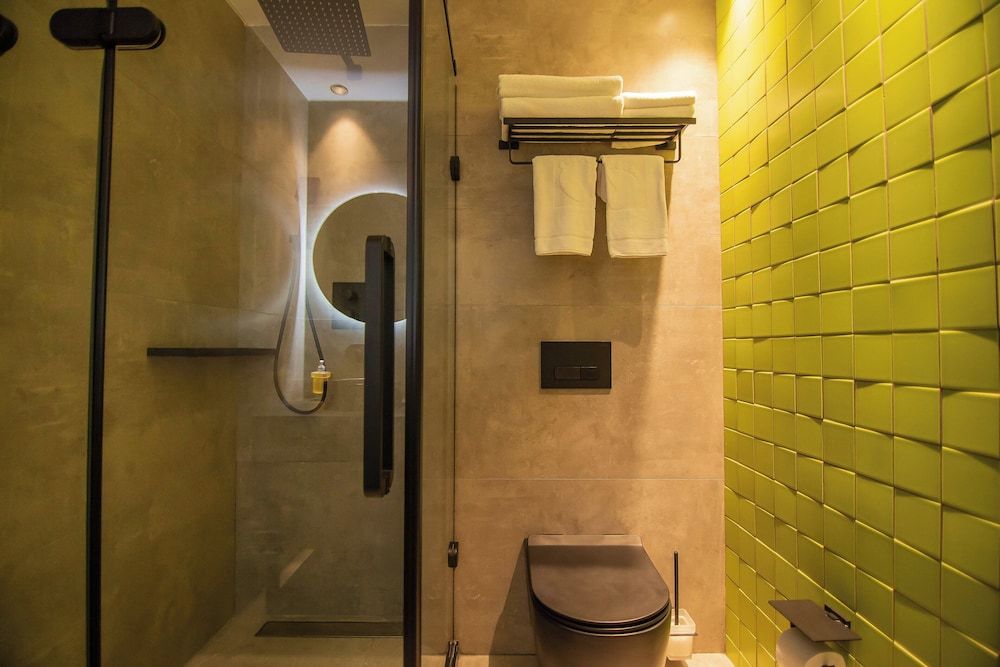 CH51 Standard Double Room, Balcony, City View 3