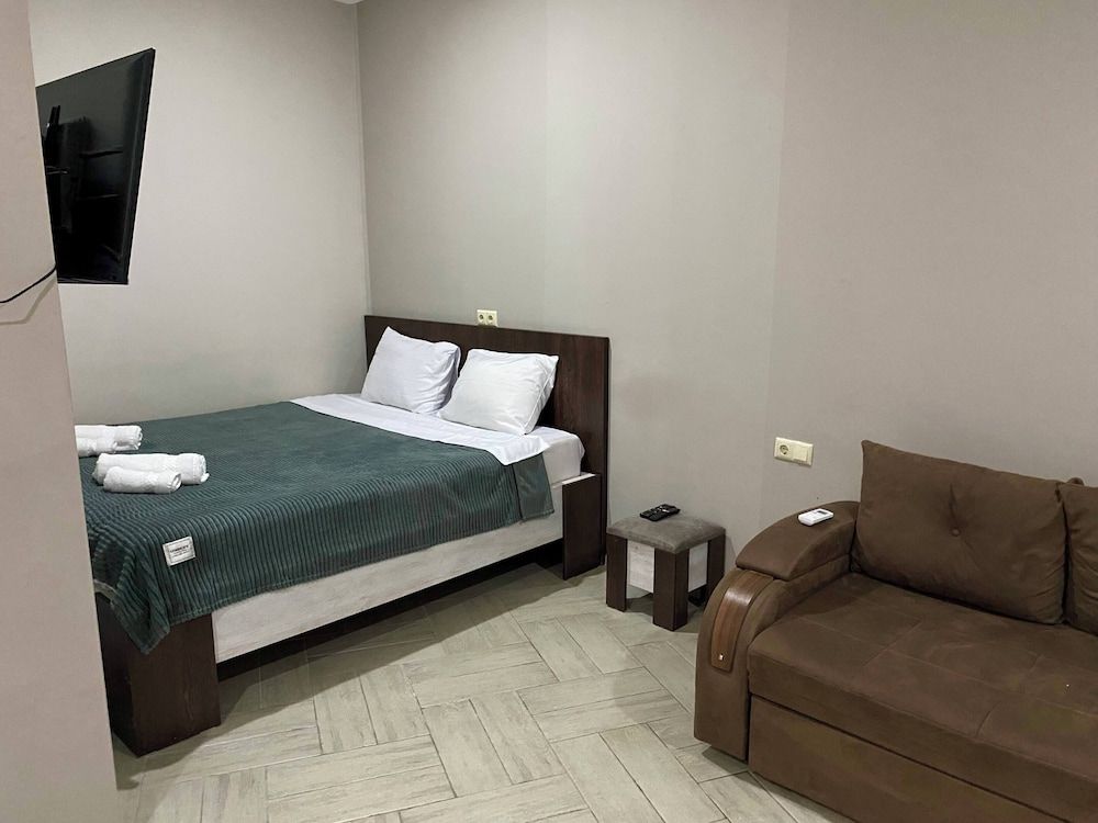 Deluxe Double Room, Mobility Accessible, Pool View