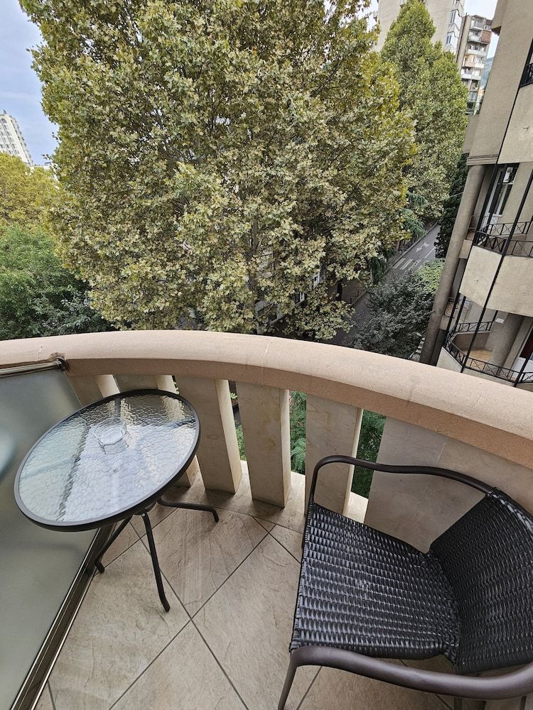 Hotel Giorgi Deluxe Triple Room, City View 5