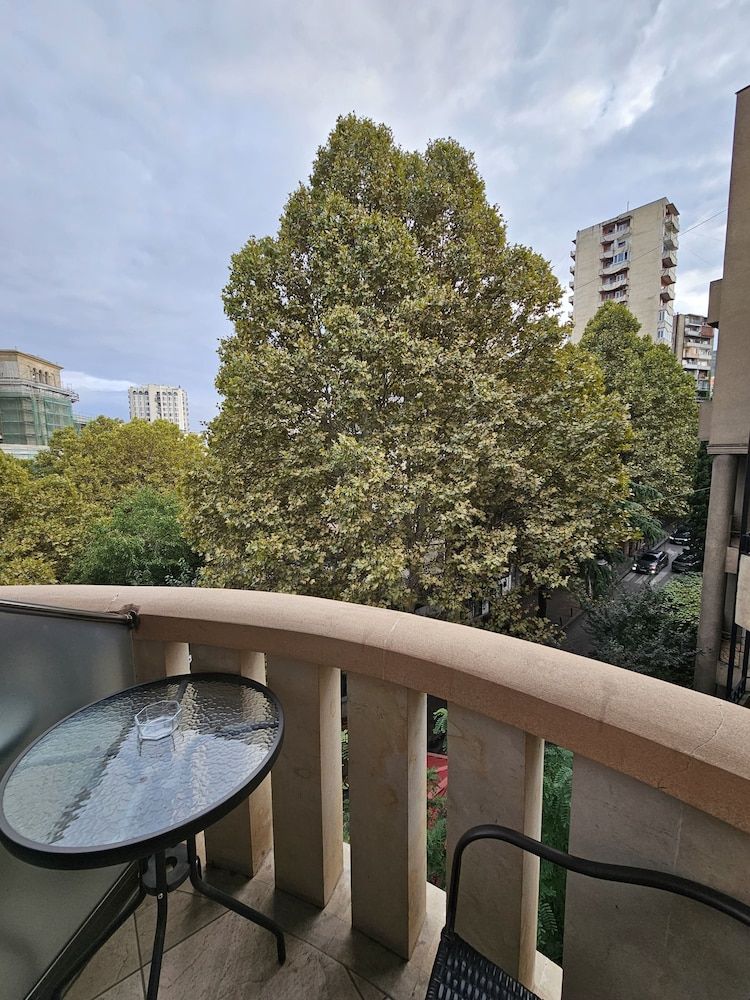 Hotel Giorgi Deluxe Triple Room, City View 4