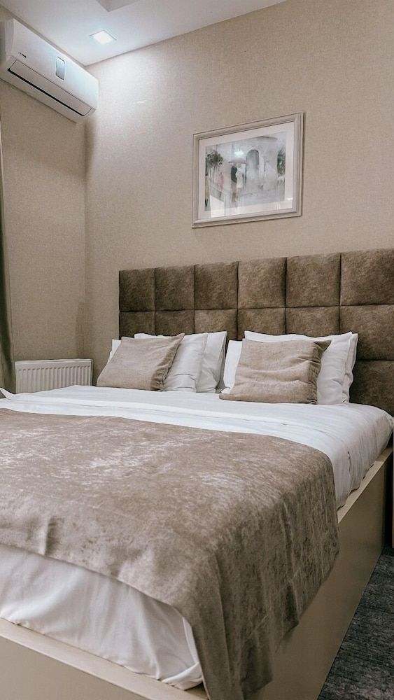 Aniko Hotel Standard Double Room 2