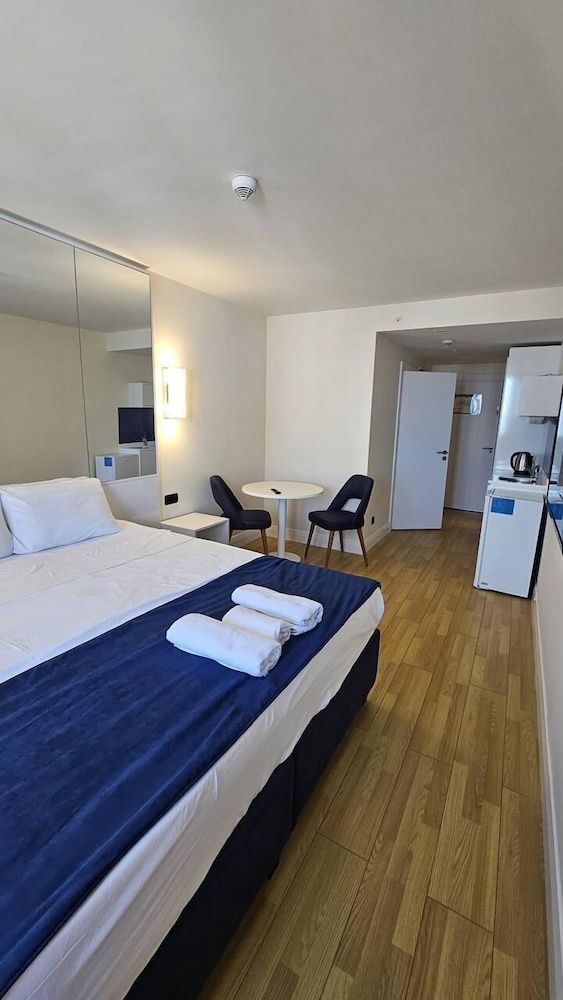 Apartment, 1 King Bed, Balcony, Sea View