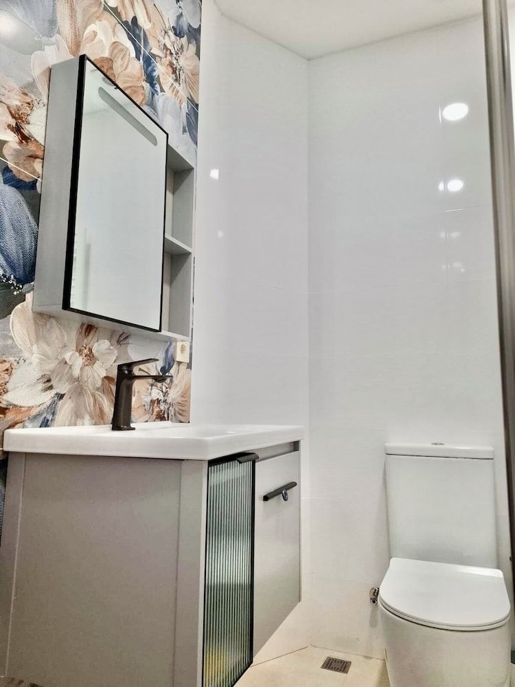 tbilisi M2 Standard Apartment, Balcony, Garden View 4