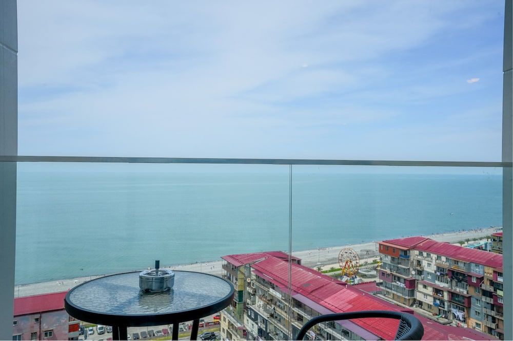 Next White RightApart Luxury Studio Suite 6